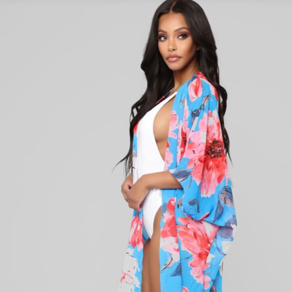 Floral kimono with side slits